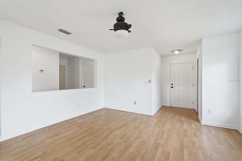 For Sale: $240,000 (2 beds, 2 baths, 991 Square Feet)
