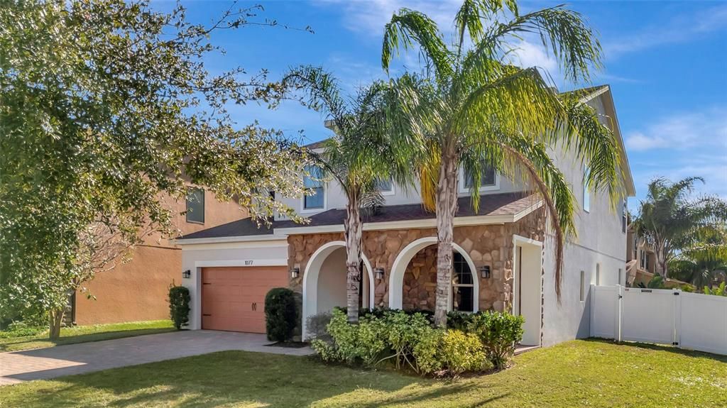 For Sale: $550,000 (4 beds, 2 baths, 2906 Square Feet)