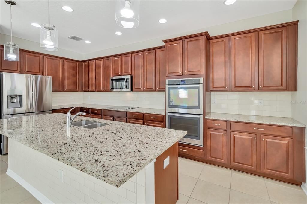 For Sale: $550,000 (4 beds, 2 baths, 2906 Square Feet)