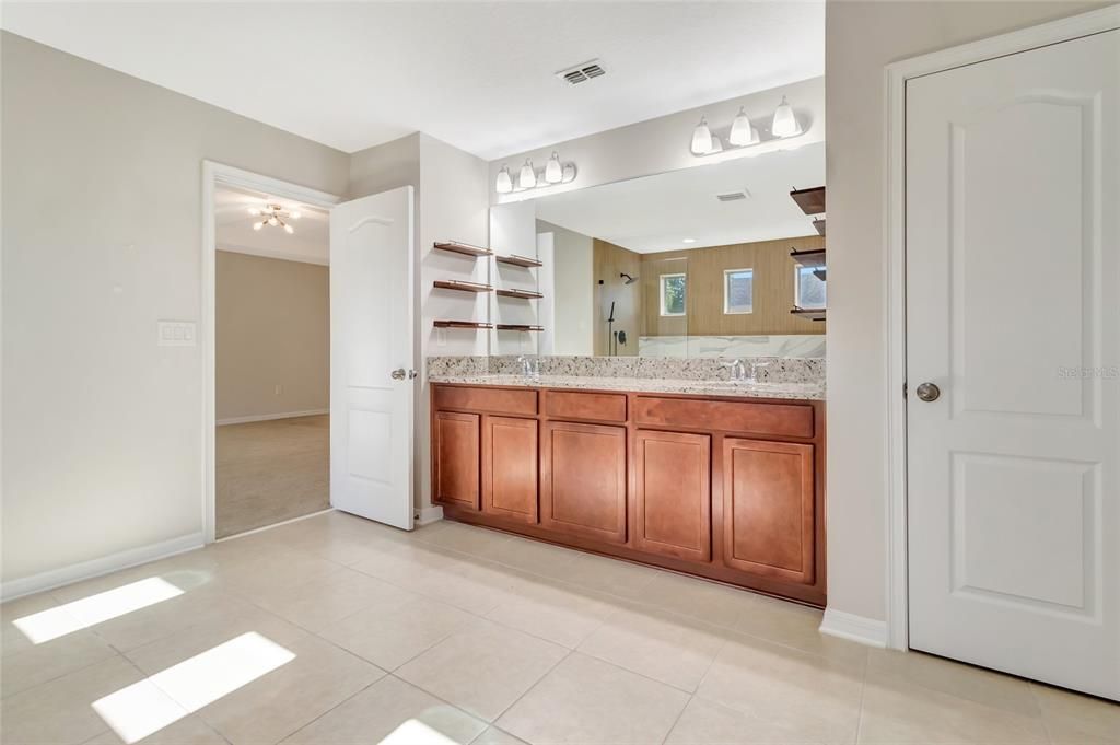 For Sale: $550,000 (4 beds, 2 baths, 2906 Square Feet)