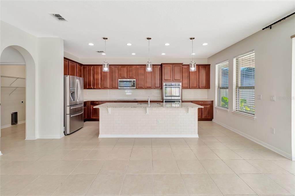 For Sale: $550,000 (4 beds, 2 baths, 2906 Square Feet)