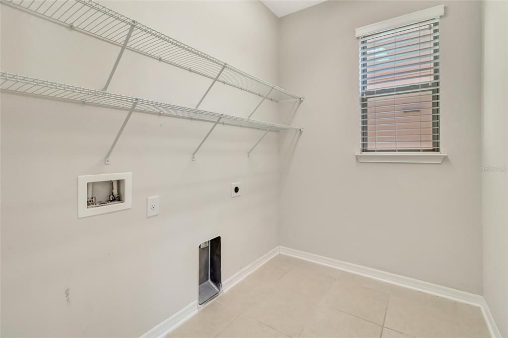 For Sale: $550,000 (4 beds, 2 baths, 2906 Square Feet)