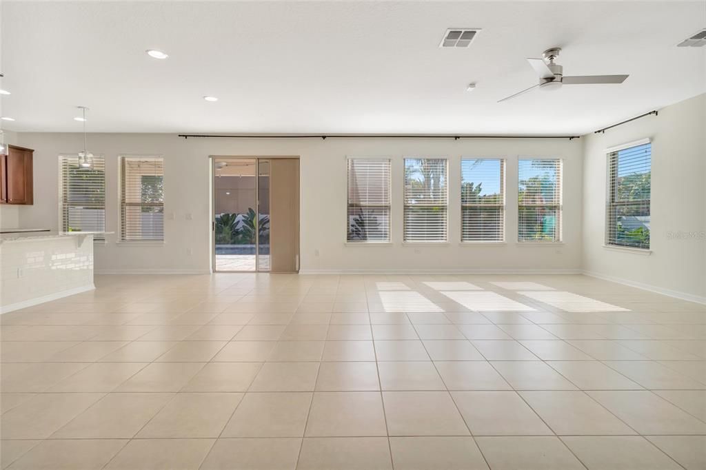 For Sale: $550,000 (4 beds, 2 baths, 2906 Square Feet)