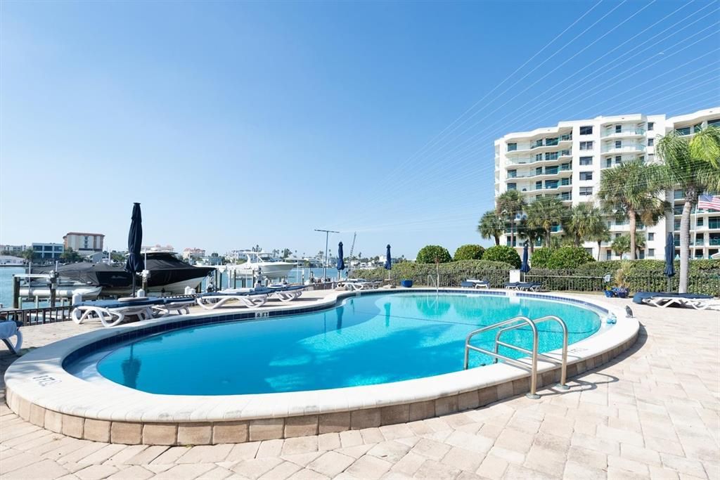 待售: $330,000 (2 贝兹, 2 浴室, 1350 平方英尺)