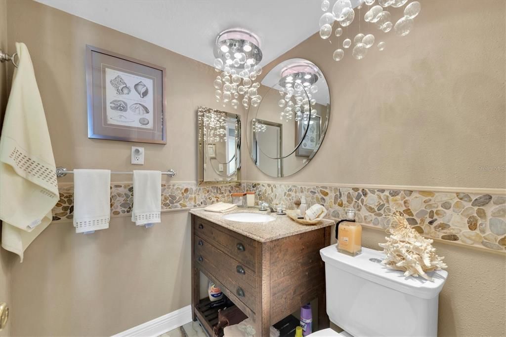 待售: $330,000 (2 贝兹, 2 浴室, 1350 平方英尺)