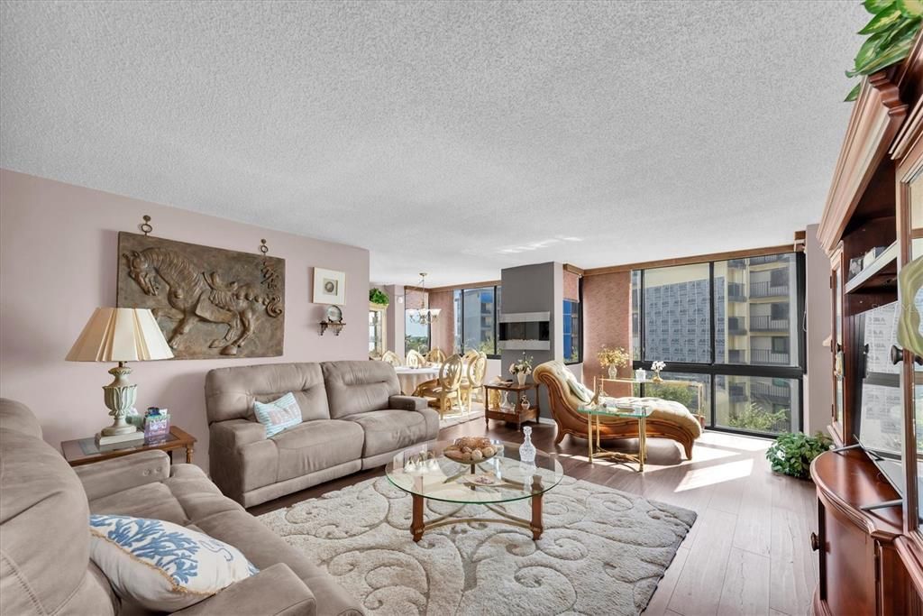 待售: $330,000 (2 贝兹, 2 浴室, 1350 平方英尺)