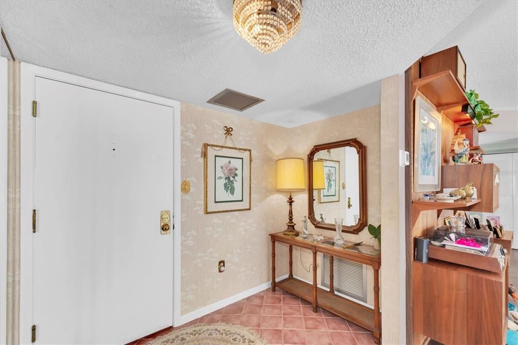 待售: $330,000 (2 贝兹, 2 浴室, 1350 平方英尺)