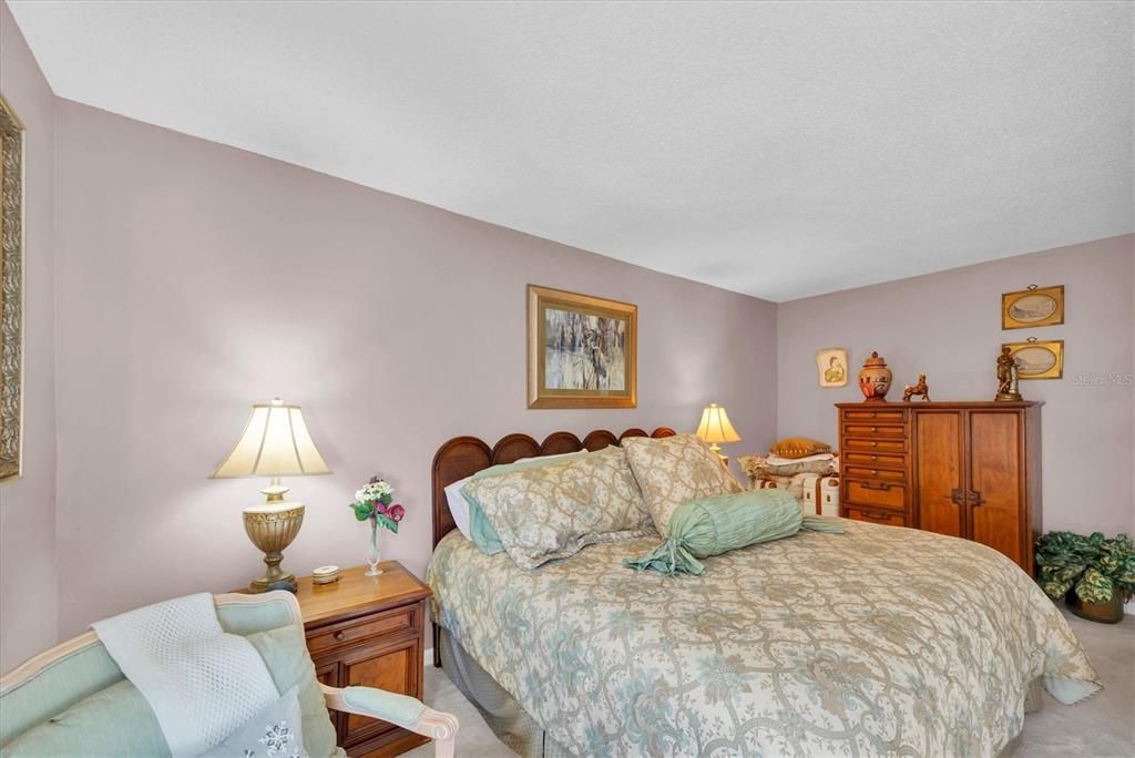 待售: $330,000 (2 贝兹, 2 浴室, 1350 平方英尺)