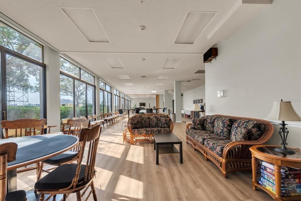 待售: $330,000 (2 贝兹, 2 浴室, 1350 平方英尺)