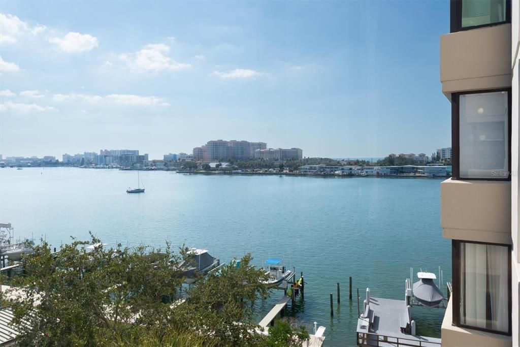 待售: $330,000 (2 贝兹, 2 浴室, 1350 平方英尺)