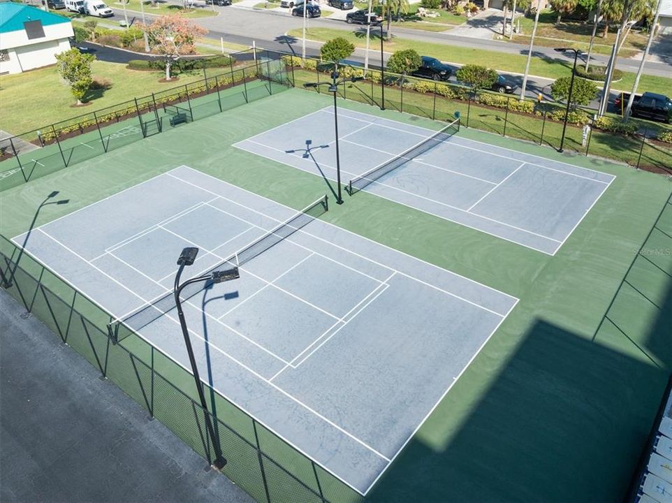 待售: $330,000 (2 贝兹, 2 浴室, 1350 平方英尺)