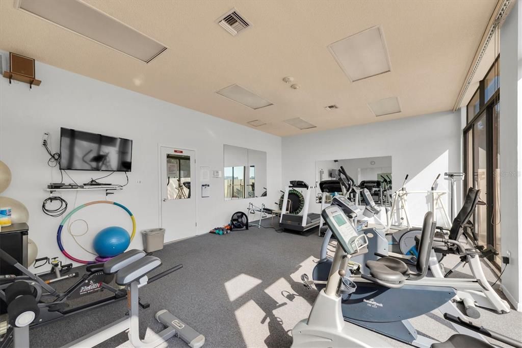 待售: $330,000 (2 贝兹, 2 浴室, 1350 平方英尺)