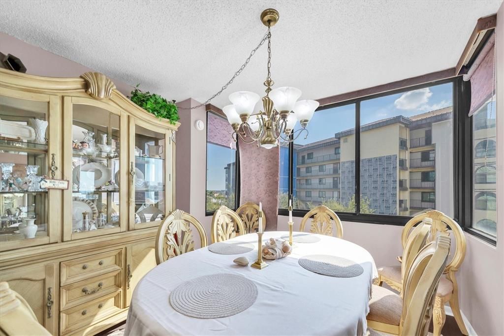 待售: $330,000 (2 贝兹, 2 浴室, 1350 平方英尺)