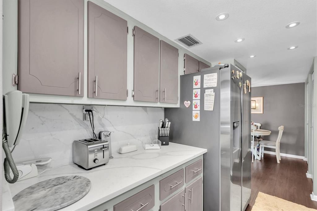 待售: $330,000 (2 贝兹, 2 浴室, 1350 平方英尺)