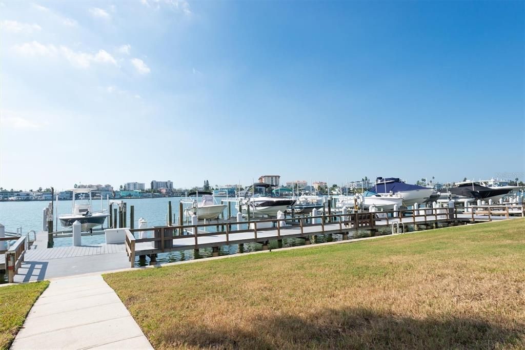 待售: $330,000 (2 贝兹, 2 浴室, 1350 平方英尺)