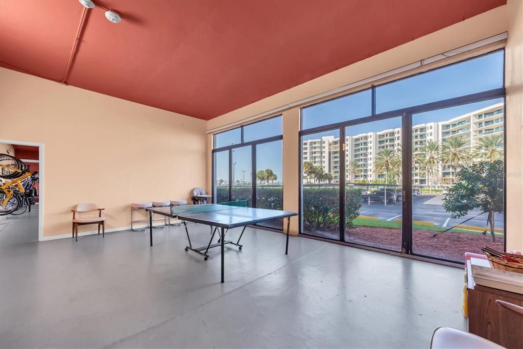 待售: $330,000 (2 贝兹, 2 浴室, 1350 平方英尺)