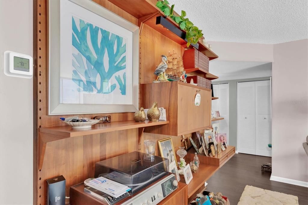 待售: $330,000 (2 贝兹, 2 浴室, 1350 平方英尺)