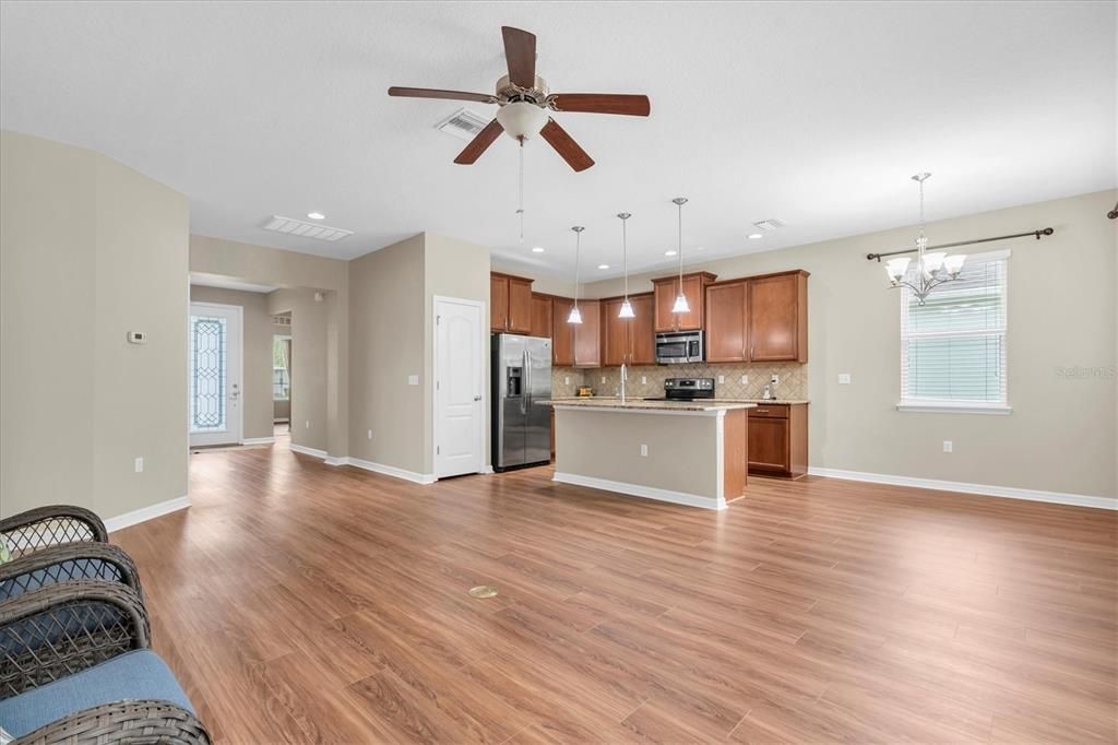 For Sale: $340,000 (3 beds, 2 baths, 1558 Square Feet)