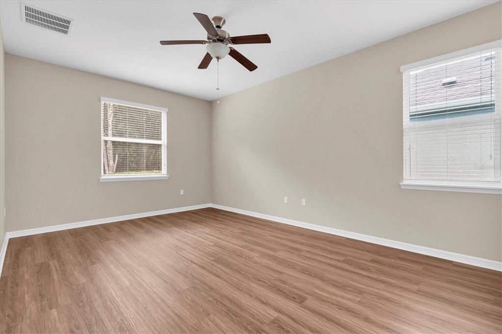 For Sale: $340,000 (3 beds, 2 baths, 1558 Square Feet)