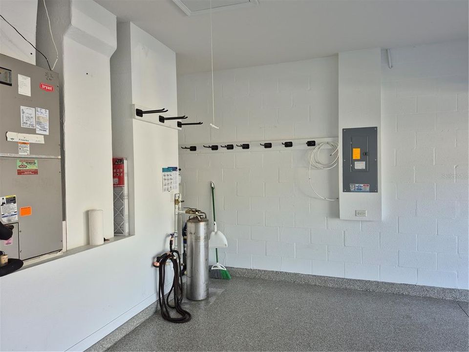 For Sale: $340,000 (3 beds, 2 baths, 1558 Square Feet)