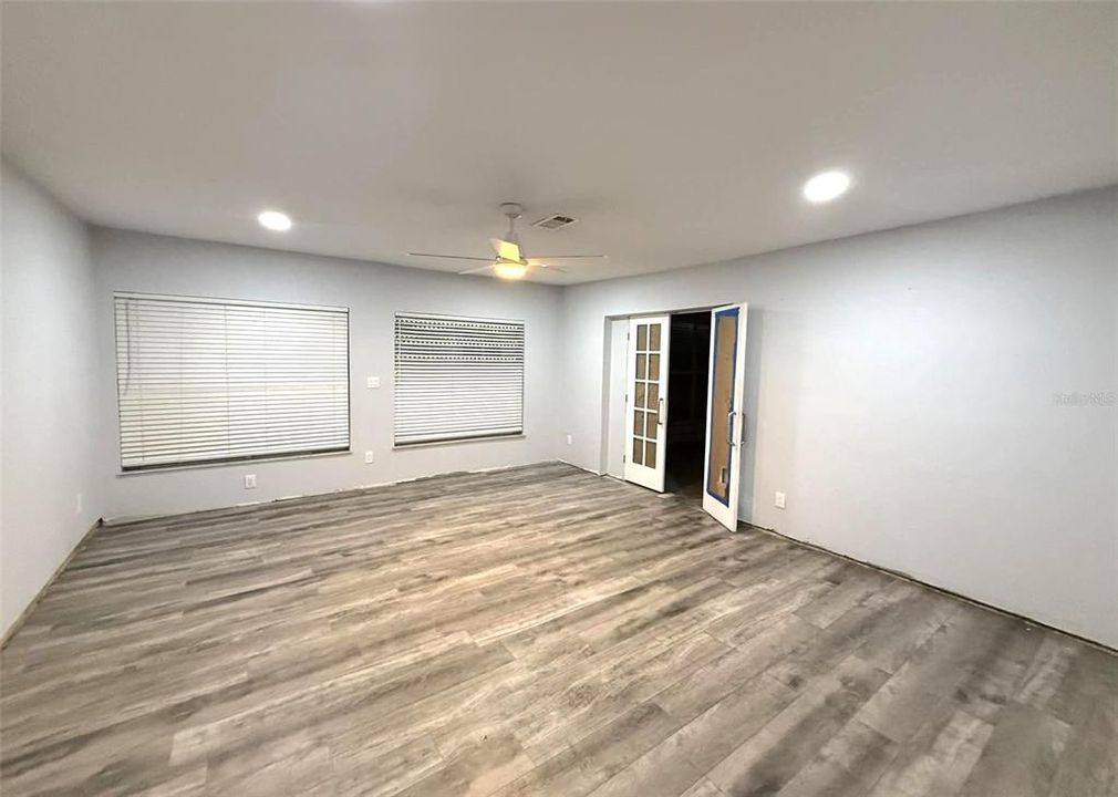 En Venta: $299,000 (4 camas, 2 baños, 2620 Pies cuadrados)