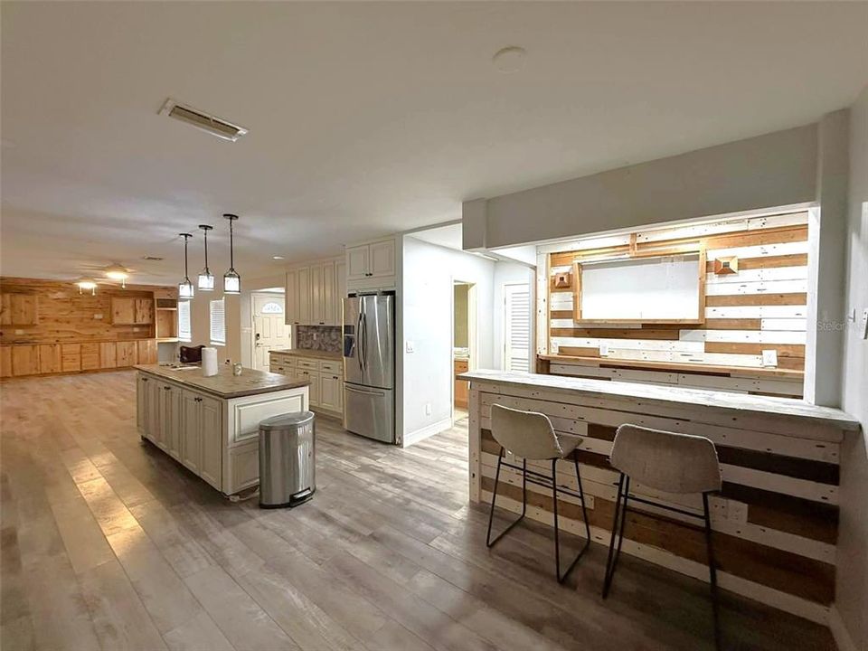 En Venta: $299,000 (4 camas, 2 baños, 2620 Pies cuadrados)