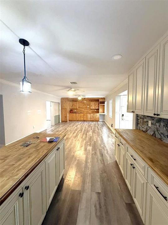 En Venta: $299,000 (4 camas, 2 baños, 2620 Pies cuadrados)