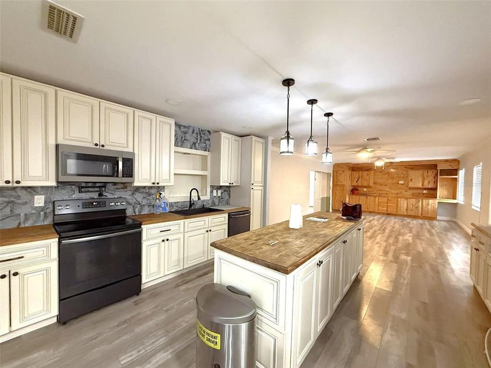 En Venta: $299,000 (4 camas, 2 baños, 2620 Pies cuadrados)