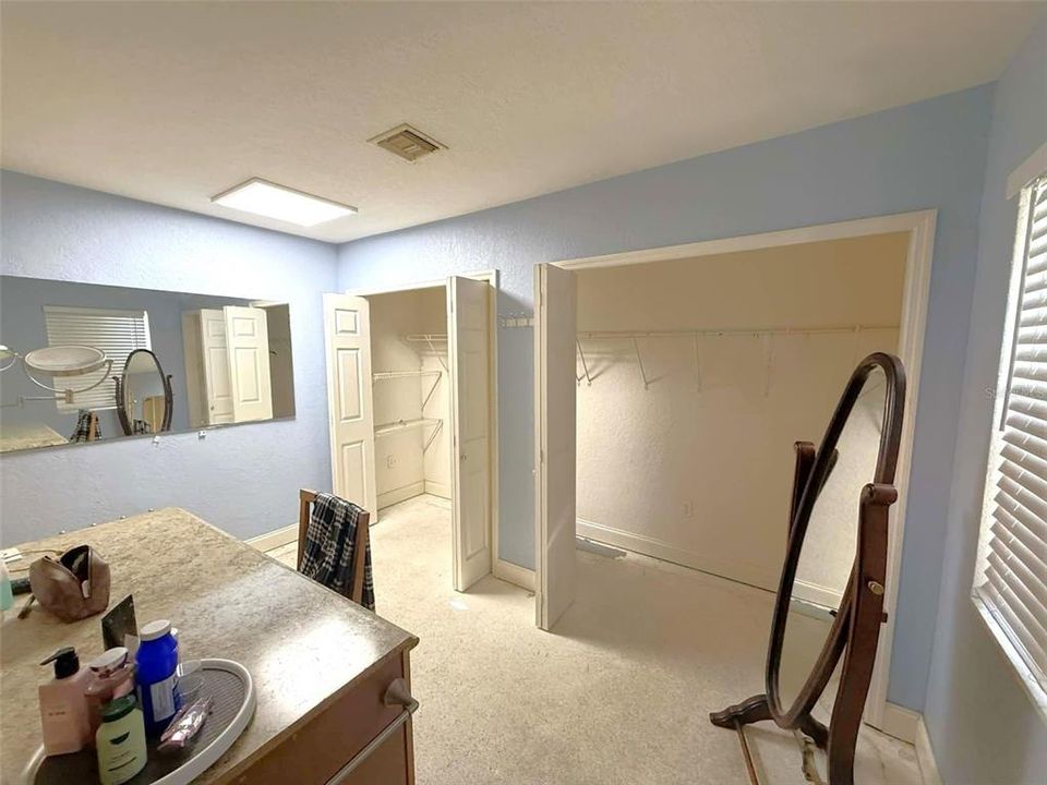 En Venta: $299,000 (4 camas, 2 baños, 2620 Pies cuadrados)