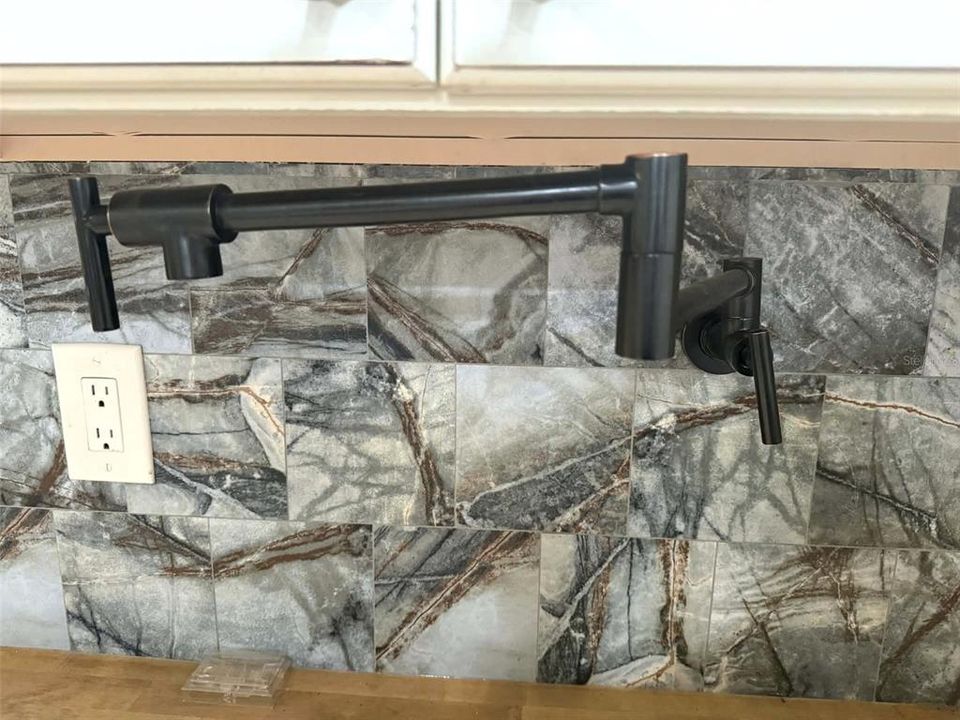 En Venta: $299,000 (4 camas, 2 baños, 2620 Pies cuadrados)