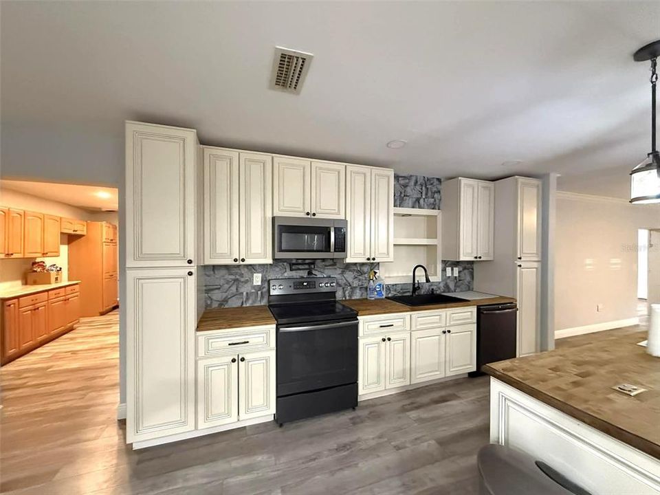 En Venta: $299,000 (4 camas, 2 baños, 2620 Pies cuadrados)