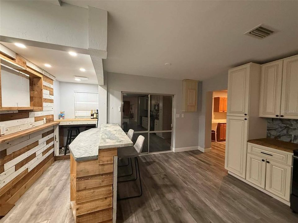 En Venta: $299,000 (4 camas, 2 baños, 2620 Pies cuadrados)