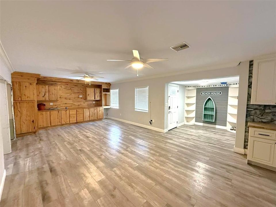 En Venta: $299,000 (4 camas, 2 baños, 2620 Pies cuadrados)