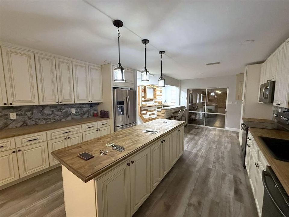 En Venta: $299,000 (4 camas, 2 baños, 2620 Pies cuadrados)