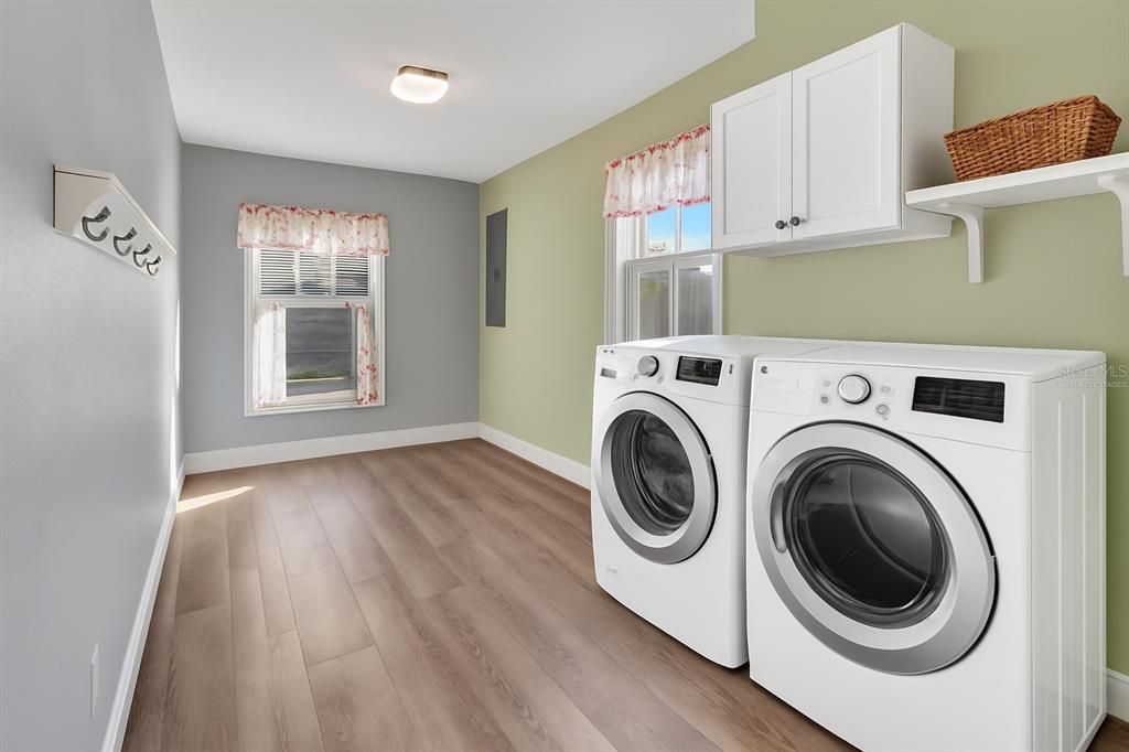 For Sale: $375,000 (4 beds, 3 baths, 1763 Square Feet)