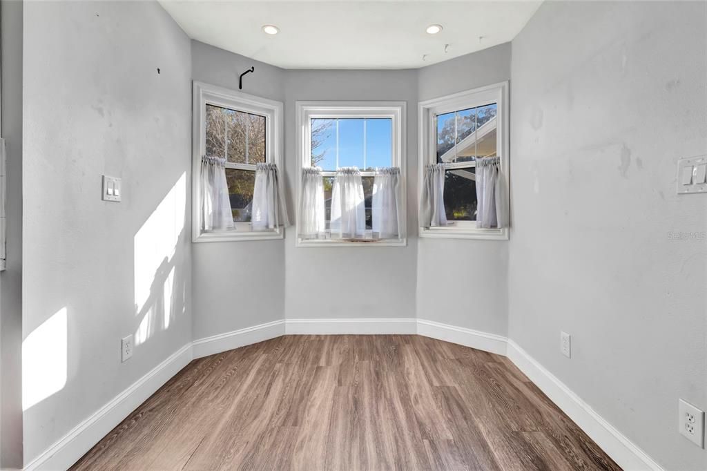 For Sale: $375,000 (4 beds, 3 baths, 1763 Square Feet)