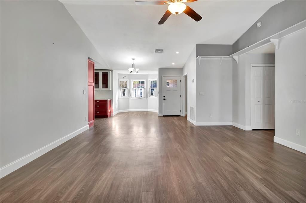 For Sale: $375,000 (4 beds, 3 baths, 1763 Square Feet)