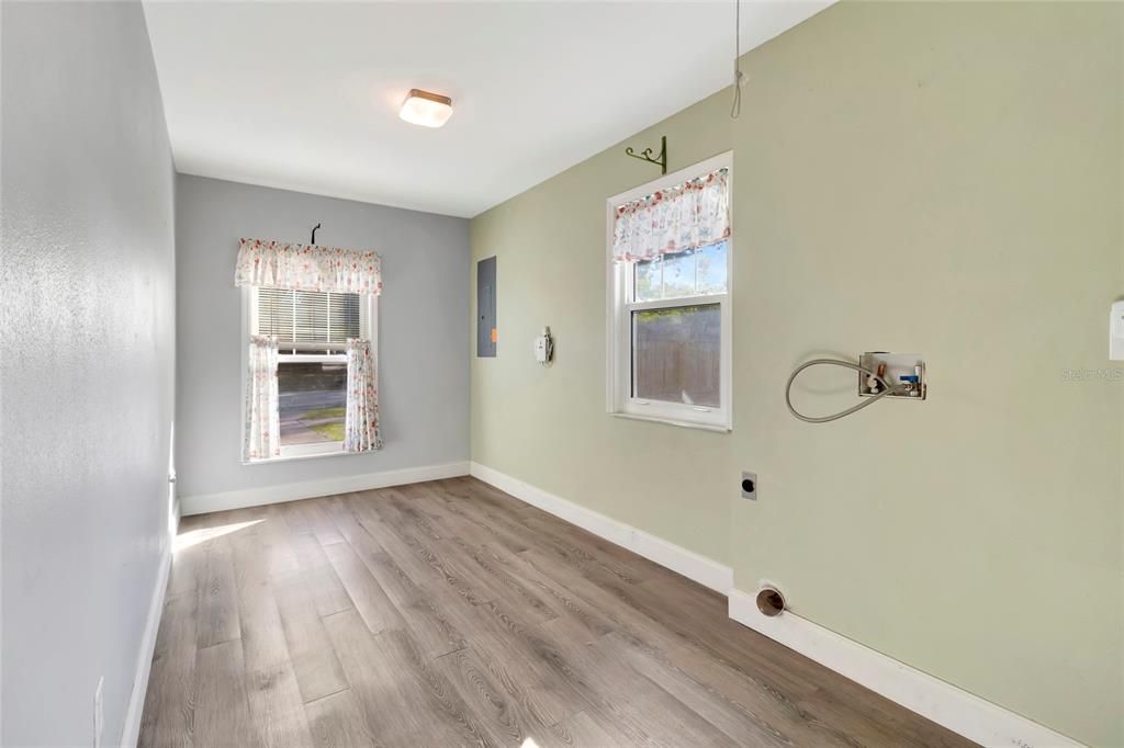 For Sale: $375,000 (4 beds, 3 baths, 1763 Square Feet)