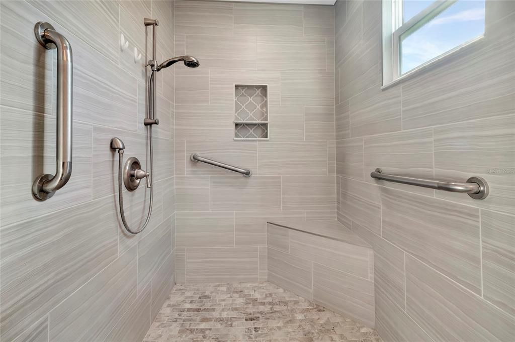 For Sale: $375,000 (4 beds, 3 baths, 1763 Square Feet)