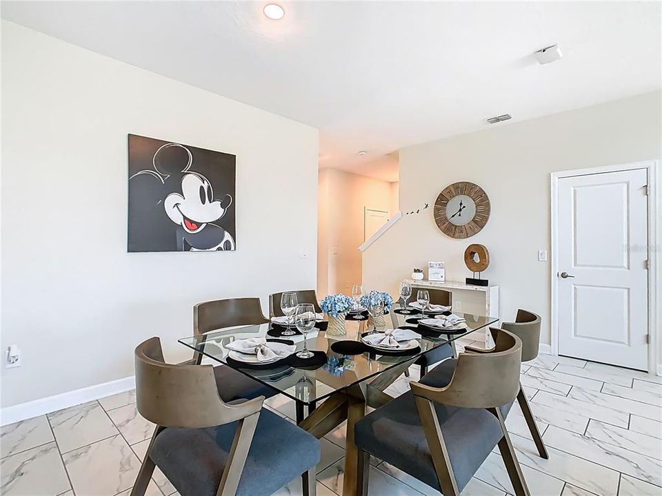 For Sale: $572,000 (5 beds, 5 baths, 3081 Square Feet)