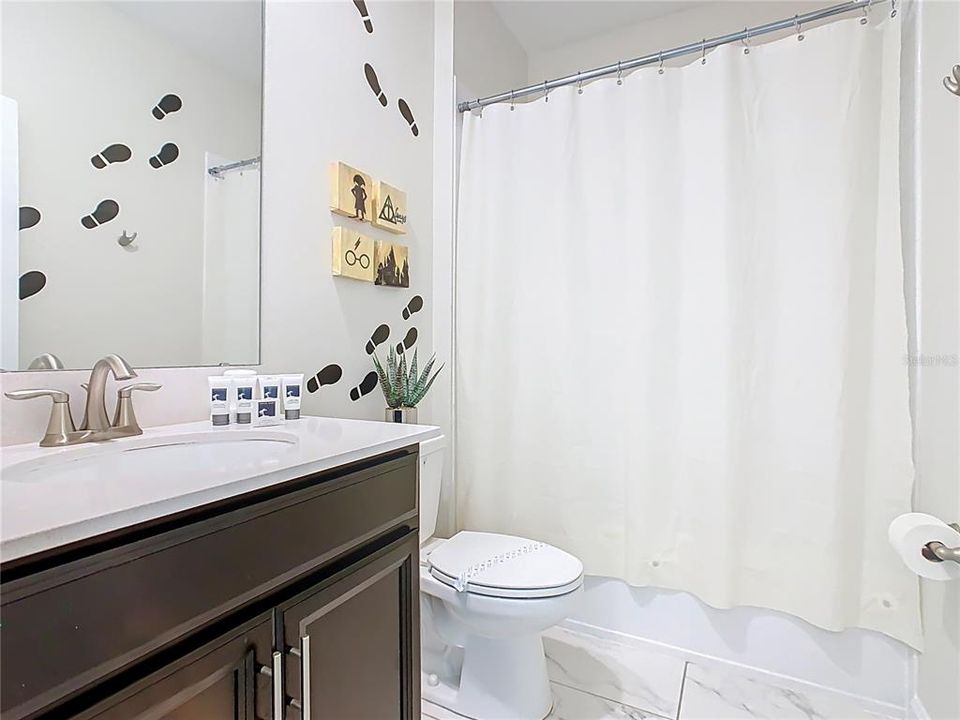 For Sale: $572,000 (5 beds, 5 baths, 3081 Square Feet)