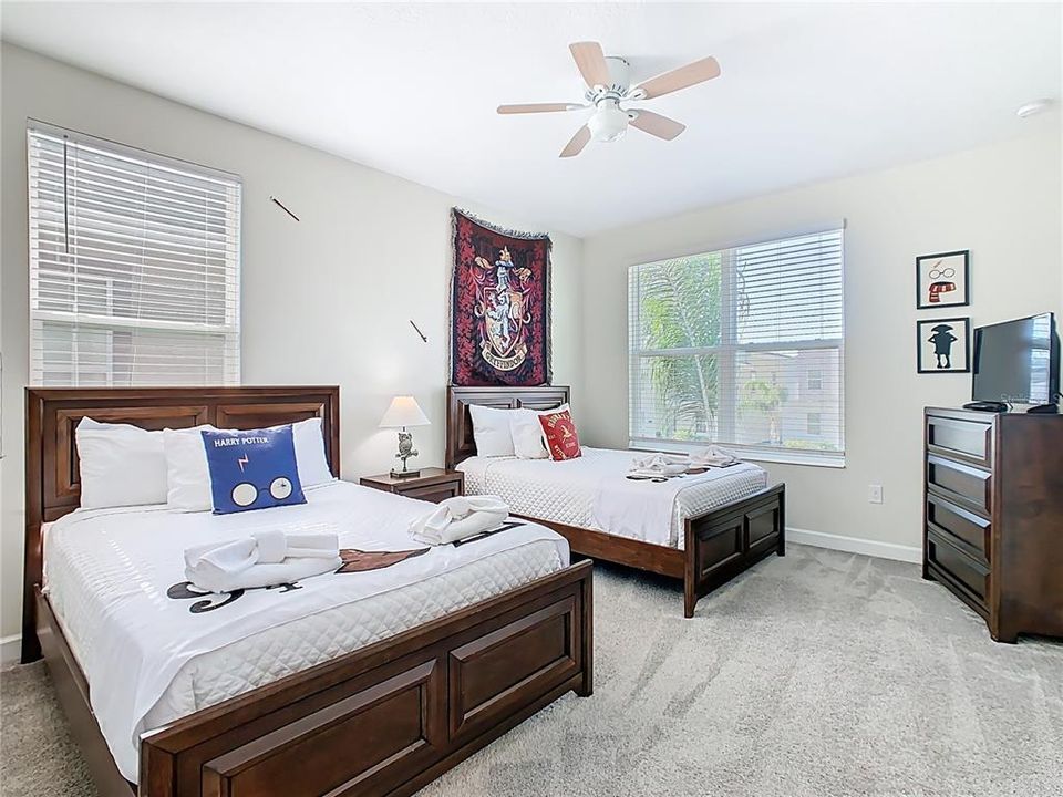 For Sale: $572,000 (5 beds, 5 baths, 3081 Square Feet)