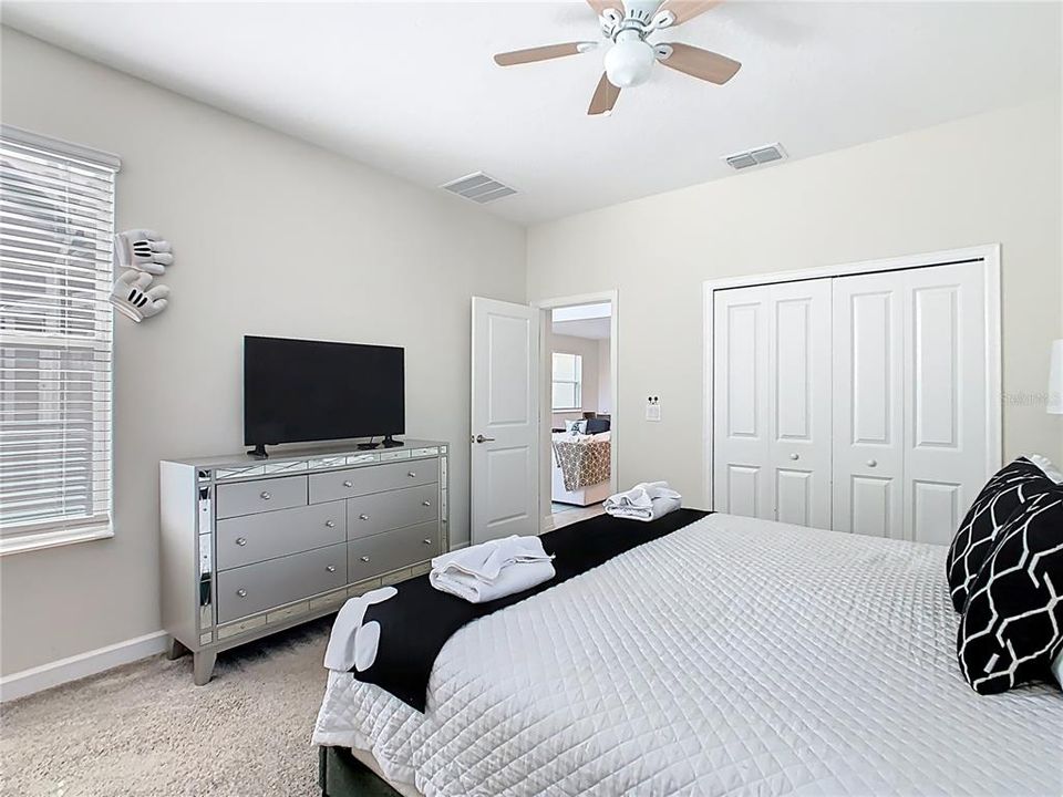 For Sale: $572,000 (5 beds, 5 baths, 3081 Square Feet)