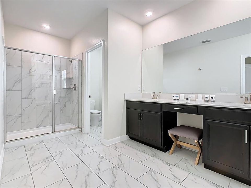 For Sale: $572,000 (5 beds, 5 baths, 3081 Square Feet)