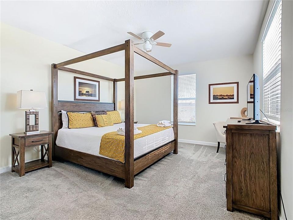 For Sale: $572,000 (5 beds, 5 baths, 3081 Square Feet)