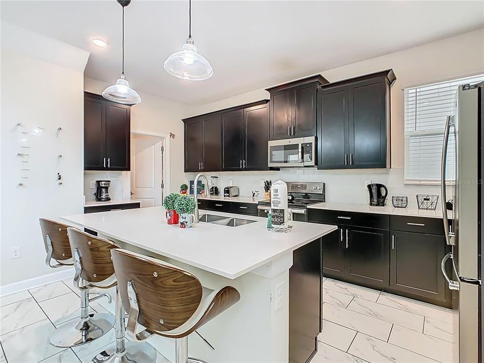 For Sale: $572,000 (5 beds, 5 baths, 3081 Square Feet)