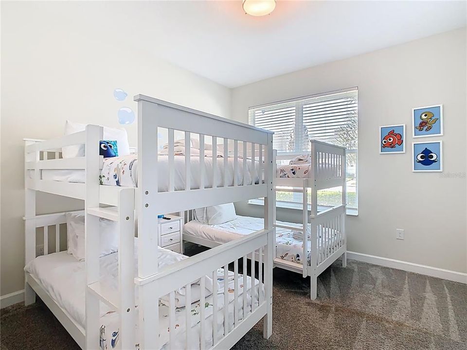 For Sale: $572,000 (5 beds, 5 baths, 3081 Square Feet)