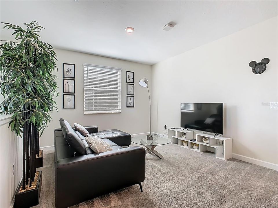 For Sale: $572,000 (5 beds, 5 baths, 3081 Square Feet)