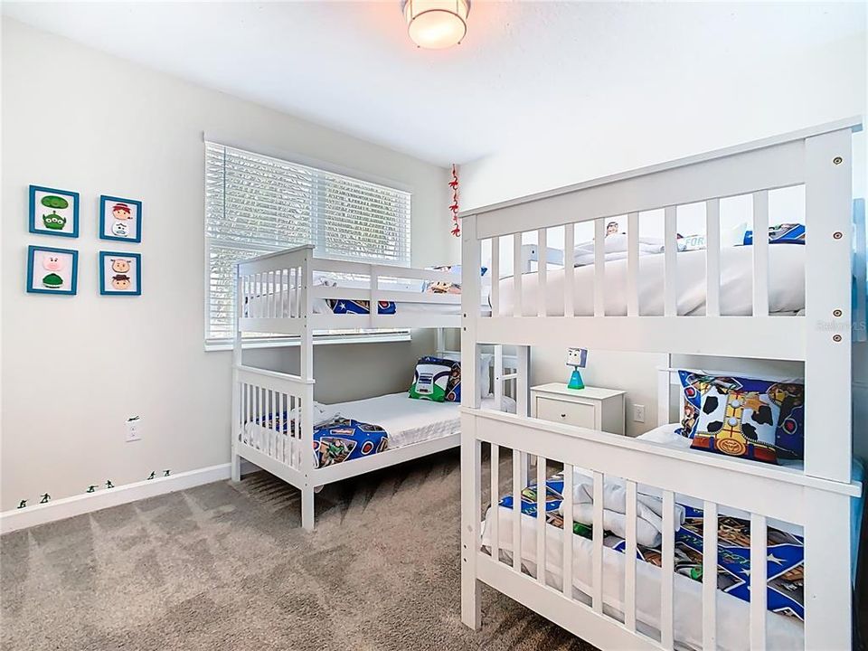 For Sale: $572,000 (5 beds, 5 baths, 3081 Square Feet)