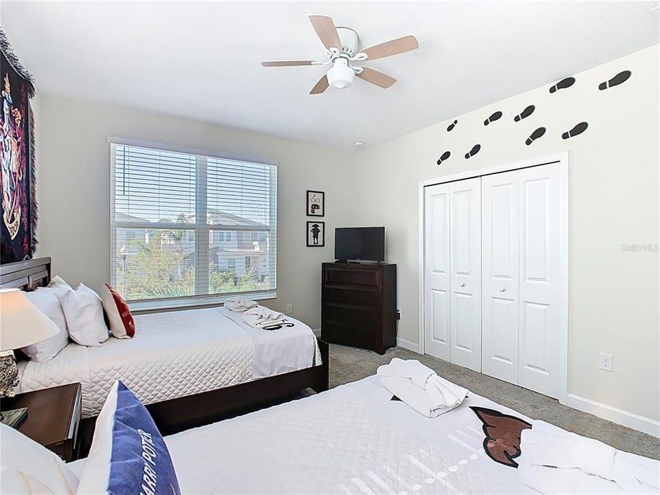 For Sale: $572,000 (5 beds, 5 baths, 3081 Square Feet)